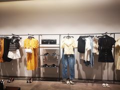 -URBAN REVIVO(高德置地广场·春广场店)