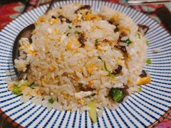 鸡枞菌牛干巴炒饭-火塘云南烧烤大排档