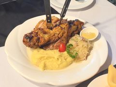 德式烤猪肘配酸菜土豆泥-申德勒加油站西餐厅(日坛路总店)