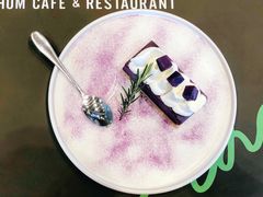 -Chom Cafe and Restaurant