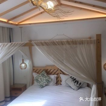 果然挺有意思的。尤其是床的设计