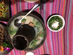 老炊锅牛扒呼-香巴拉云南餐厅(华莱坞店)