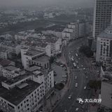 阴雨天的富达大夏[发呆]