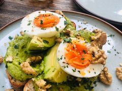 牛油果煮蛋吐司-RAC BAR(安福路店)