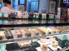 面包甜点陈列柜-Dough&Joe团憩(瑞虹天地月亮湾店)