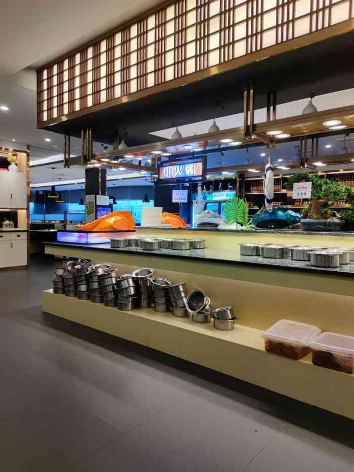 韩大地海鲜自助烧烤城(五一广场店)-"人比黄兴广场的人少,东西还不错.