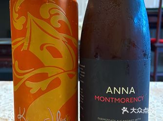 午酒，和友闲聊  Anna montmorency