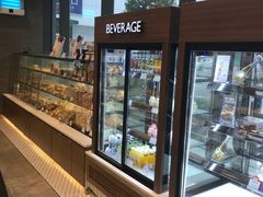 面包甜点陈列柜-巴黎贝甜(昆城广场店)