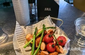 German Sausage with Seasonal Vegetable Platter
