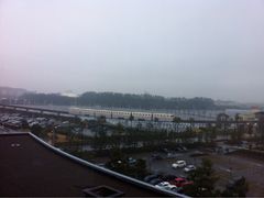 魔法屋窗外的迪斯尼线和远处的land-东京湾希尔顿酒店