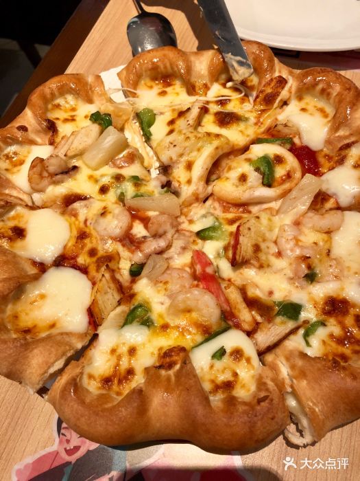 必胜客(龙湖长楹天街店)海鲜至尊比萨(芝心普通装)图片