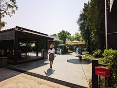 -Chom Cafe and Restaurant