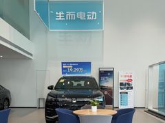 -上海冠松上汽大众4S店