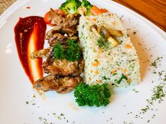 -Chom Cafe and Restaurant