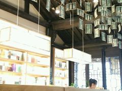 -猫的天空之城概念书店(杭州南宋御街店)