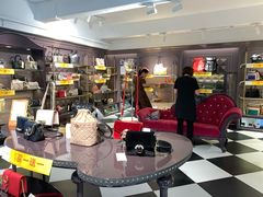 -莱尔斯丹展示厅(盈毅鞋厂店)