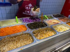 自助取餐区-三兄弟高炉烧饼