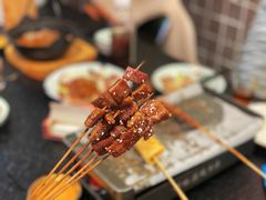 -何妹湿辣牛肉·粤式烧烤砂煲(桂雅路店)