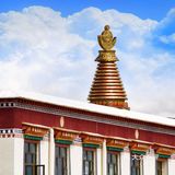 一座高大华丽建筑的寺庙