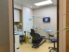 -瑞尔齿科(上海长风大悦城店)