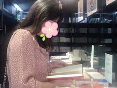 -钟书阁(松江泰晤士小镇店)