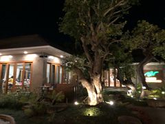 -Chom Cafe and Restaurant