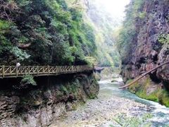 -江南大峡谷军事漂流