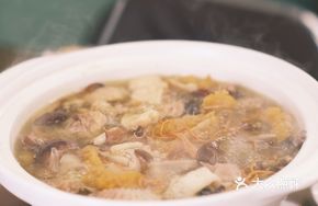 Yunnan Mushroom Chicken Pot