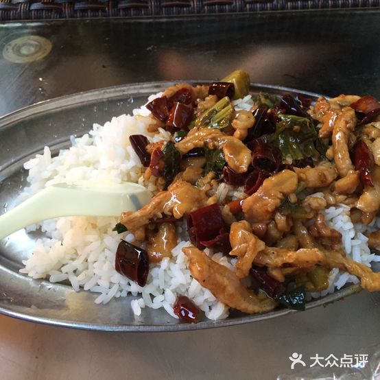 眼镜特色板筋盖饭