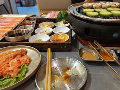 -围炉肉舍•炭烤活鳗•丹东海鲜烤肉(步行街店)