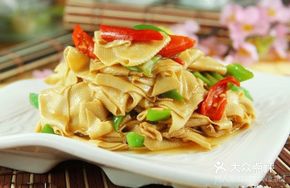 Stir-Fried Tofu Skin with Chili