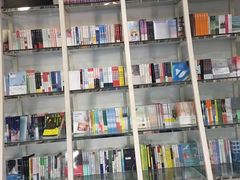 -钟书阁(松江泰晤士小镇店)