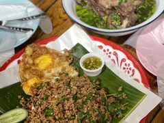 -席娜卡琳火车铁道夜市