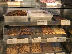 面包甜点陈列柜-上海哈尔滨食品厂(淮海中路店)