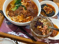 -呷佬·长沙手工米粉(金沙江路店)