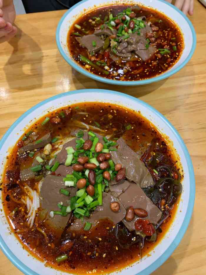 冉二姐泡椒鸭血面(大渡口店)-"踢球踢饿了,来到大渡口区步行街,在新