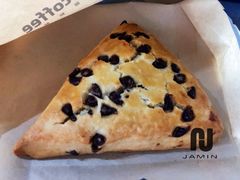 -瑞幸咖啡(东方广场中庭店)