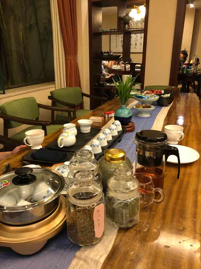 打分 西湖边的高档会所,环境隐秘,格调风雅.