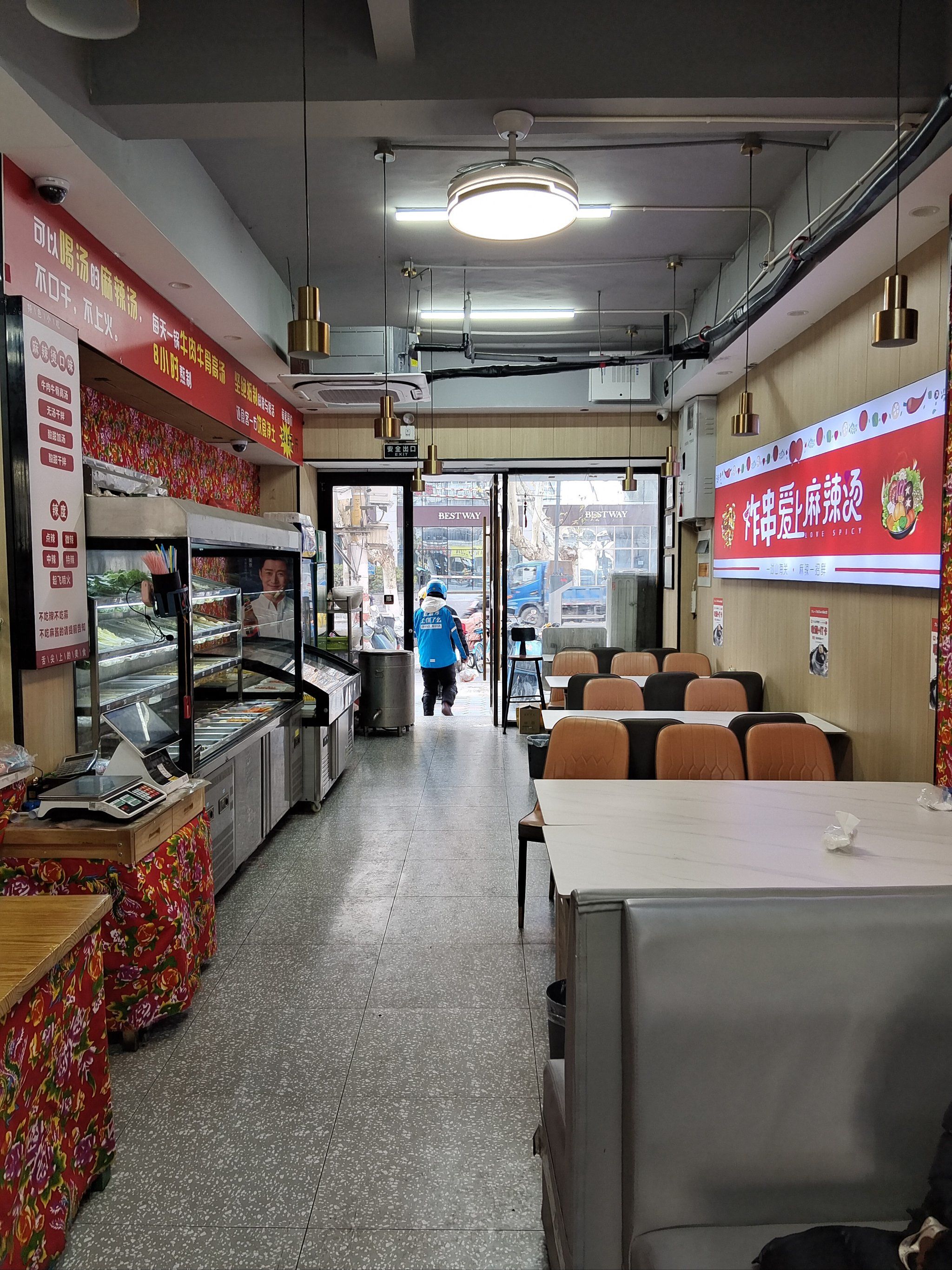 发现一家超棒的东北老式麻辣烫!店不大但干净温馨