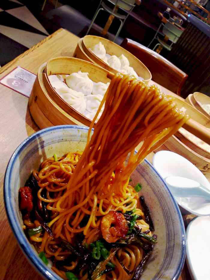面夫子鲜肉包(竹园店)-"肉包子挺好吃的呀,主要是他这里肉包子吃起.