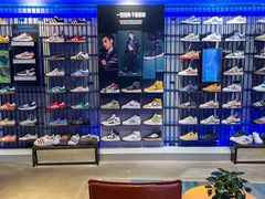 -阿迪达斯(武林银泰三叶草店)