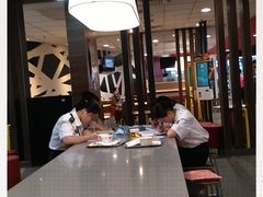 大堂-星巴克(北京南站2B检票口)