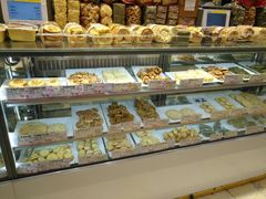 面包甜点陈列柜-泰康食品(南京东路店)