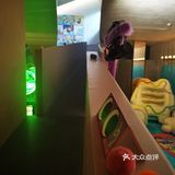 奶噗噗杭州首展在一家咖啡馆里