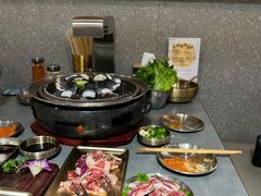 -围炉肉舍•炭烤活鳗•丹东海鲜烤肉(步行街店)