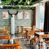 这家店附近中午来吃的本地人真的好多！！