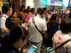 等位区-麦当劳(虹梅路地铁站店)