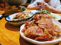丽江紫洋芋-老滇山寨•云南特色菜•地方菜•民族风情歌舞表演(金碧店)