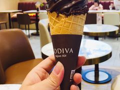 浓醇黑巧味软冰淇淋-GODIVA(月星环球港店)