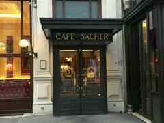 -燕山大酒店